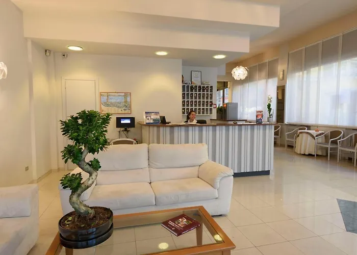 普林马维拉酒店 3* 斯特雷萨