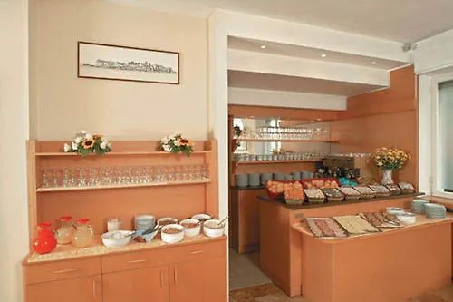 普林马维拉酒店 3* 斯特雷萨